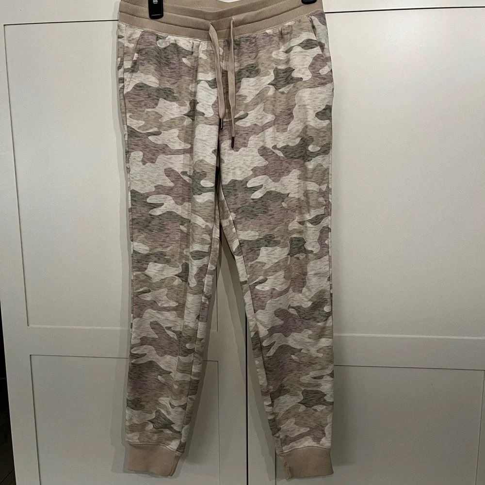 NWT Old Navy Joggers - Picture 1 of 4